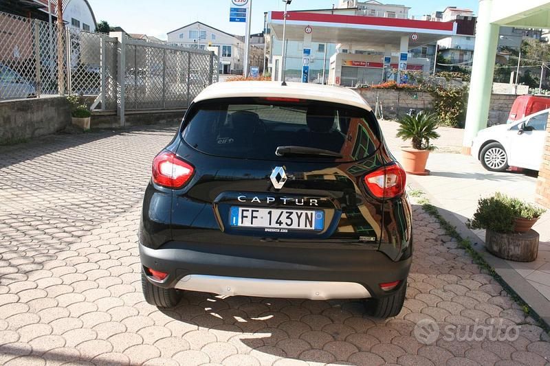 Usata Renault Captur Intens 90 CV (66 kW) 2016 Nero SUV