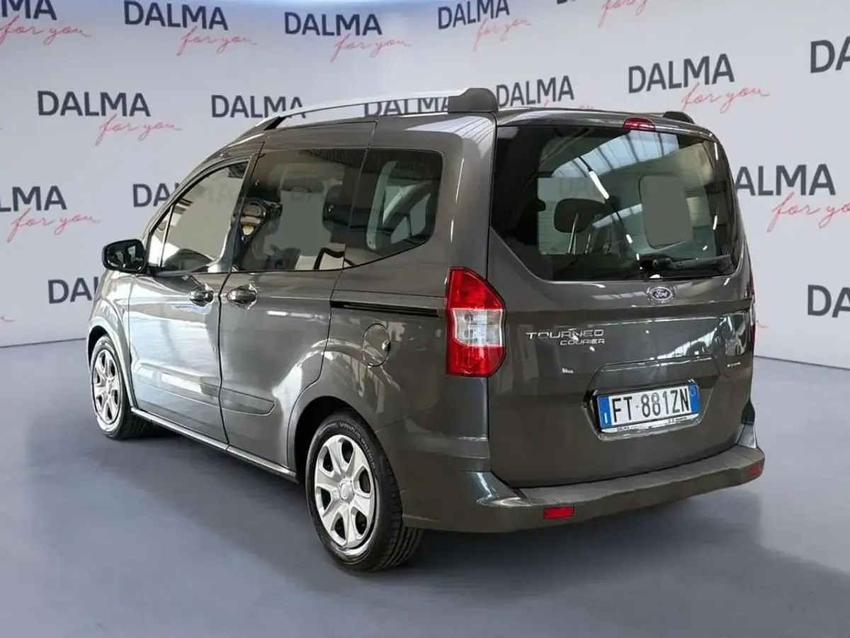 Usata Ford Tourneo Courier 75 CV (55 kW) 2019 Grigio Monovolume