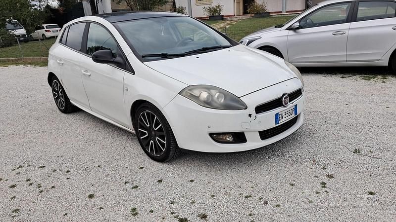 Bianco(met.) Usata 2011 Fiat Bravo Emotion Due volumi | 1500 € (Super prezzo) - Immagine 1/4
