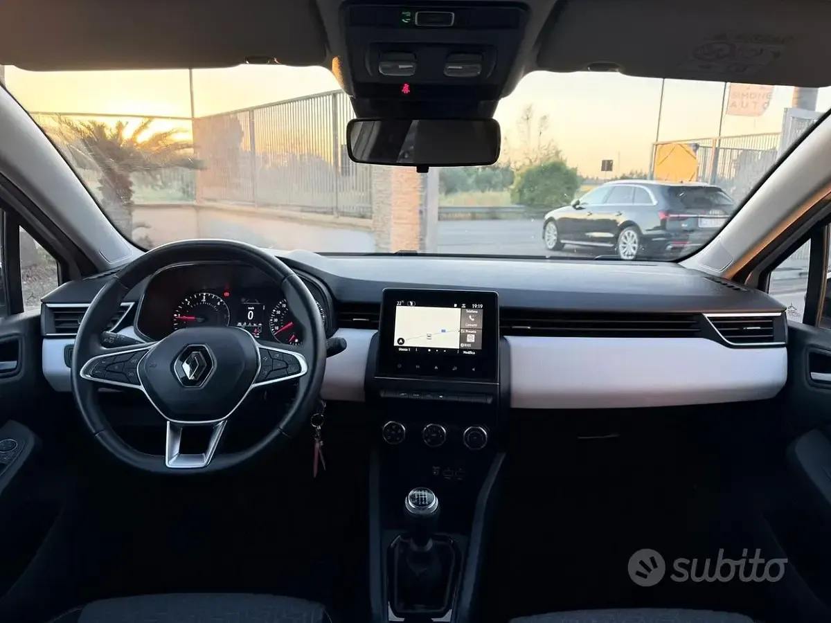 Usata Renault Clio Evolution 100 CV (73 kW) 2023 Bianco Utilitaria