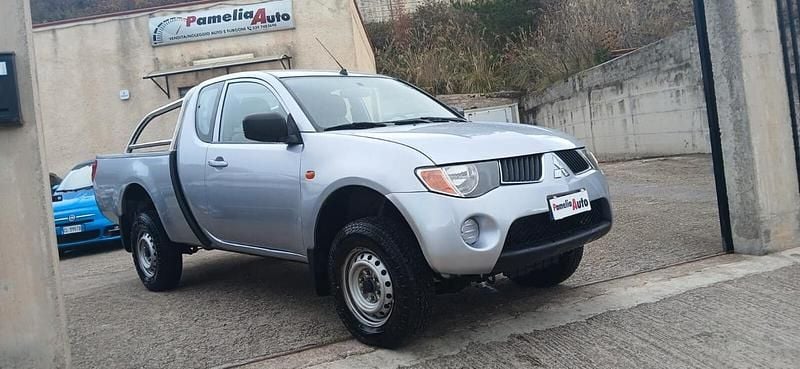 Usata Mitsubishi L200 136 CV (100 kW) 2006 Argento Pick-up