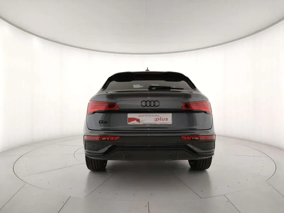 Usata Audi Q5 Sportback Ambiente 265 CV (194 kW) 2024 Grigio daytona perlato SUV