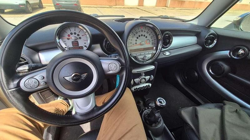 Usata Mini Cooper D 109 CV (80 kW) 2009 Bianco Utilitaria