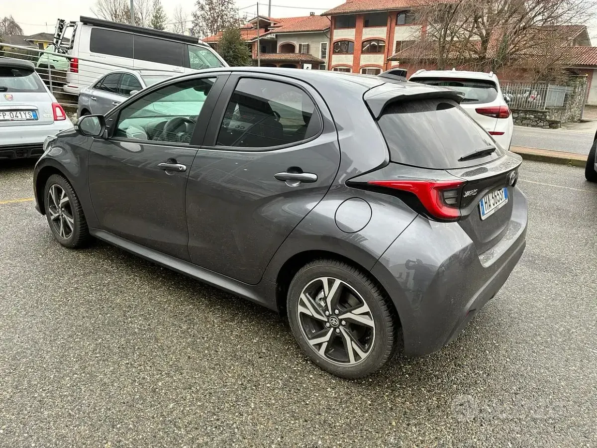 Usata Toyota Yaris Hybrid Trend 2025 Berlina