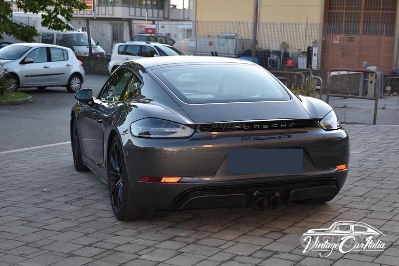 Usata Porsche 718 Cayman 370 CV (272 kW) 2018 Grigio Coupé
