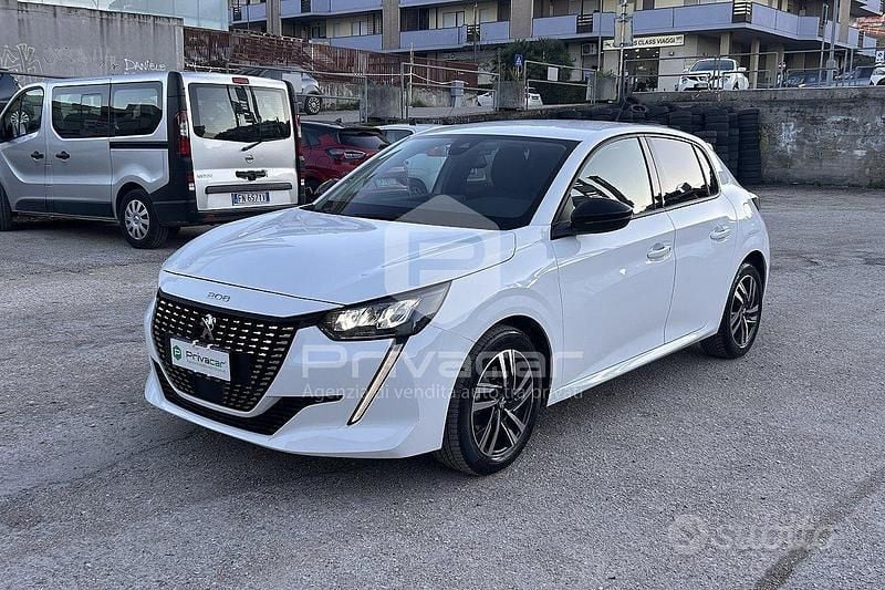 Usata Peugeot 208 Allure 101 CV (74 kW) 2022 Bianco Utilitaria