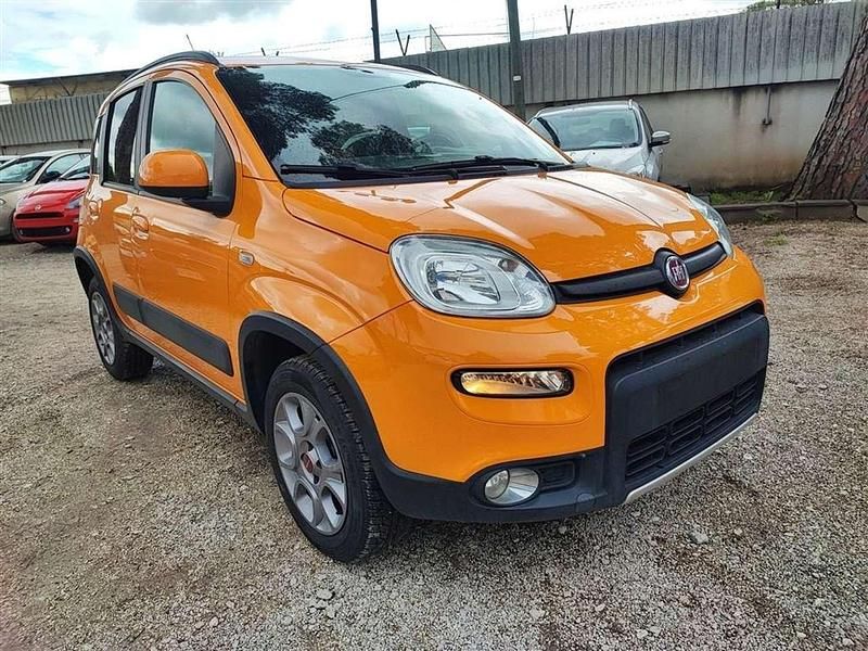 Arancione Usata 2014 Fiat Panda Trekking Due volumi | 7900 € (Buon prezzo) - Immagine 1/4