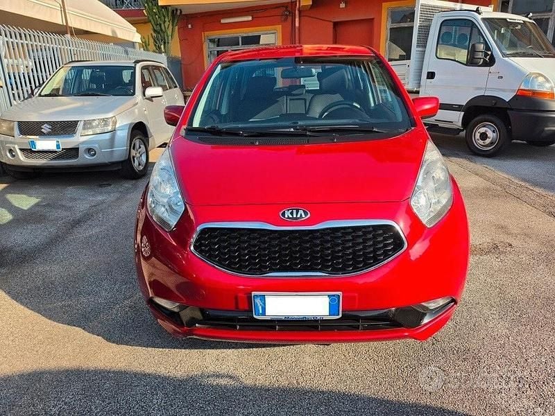 Begagnad Kia Venga 90 HK (66 kW) 2017 Röd Halvkombi