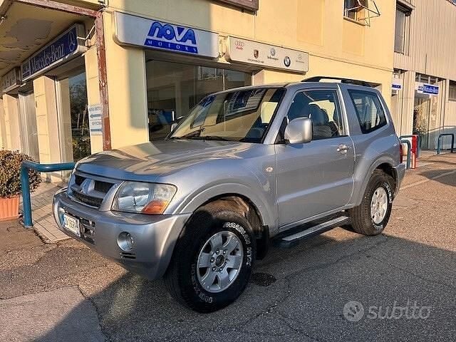 Argento Usata 2004 Mitsubishi Pajero SUV | 5500 € (Super prezzo) - Immagine 1/4