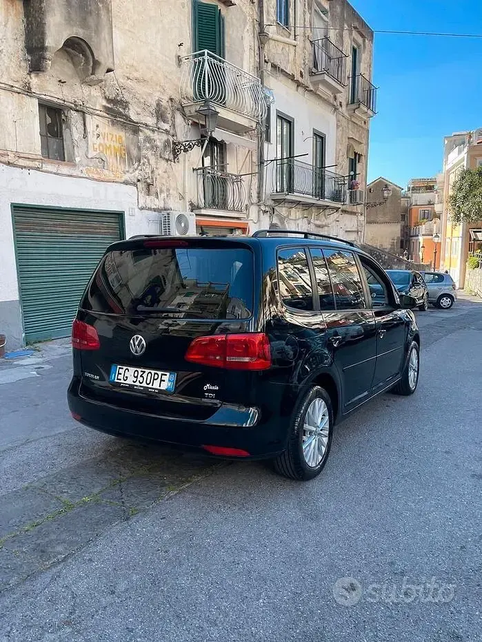 Usata VW Touran 105 CV (77 kW) 2012 Nero Monovolume