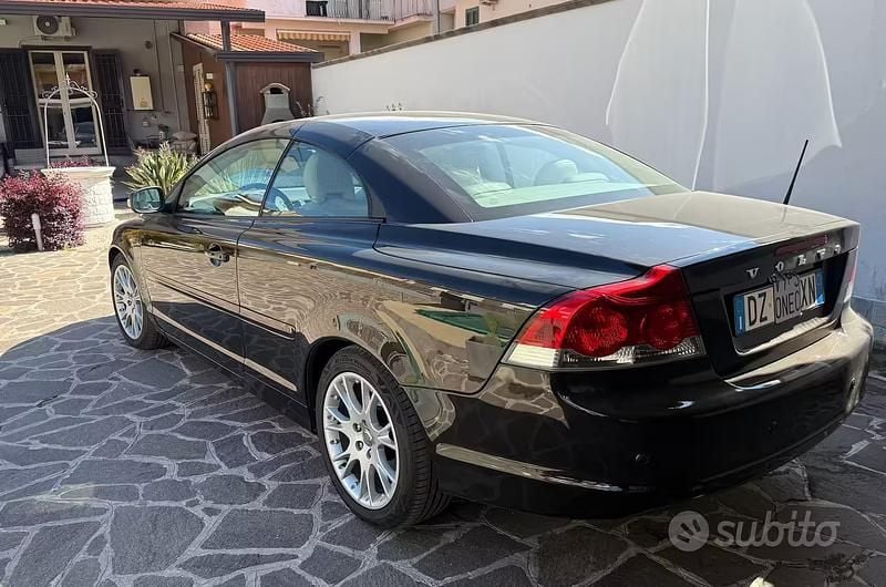 Usata Volvo C70 136 CV (100 kW) 2009 Nero Cabrio