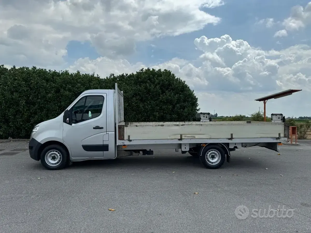 Usata Nissan NV400 N-Connecta 179 CV (131 kW) 2026 Grigio Furgone