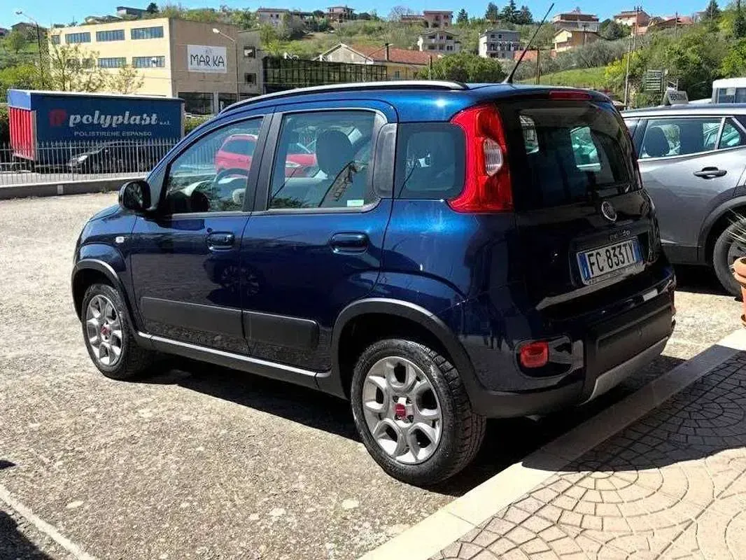 Usata Fiat Panda Trekking 95 CV (69 kW) 2016 Blu/azzurro Utilitaria