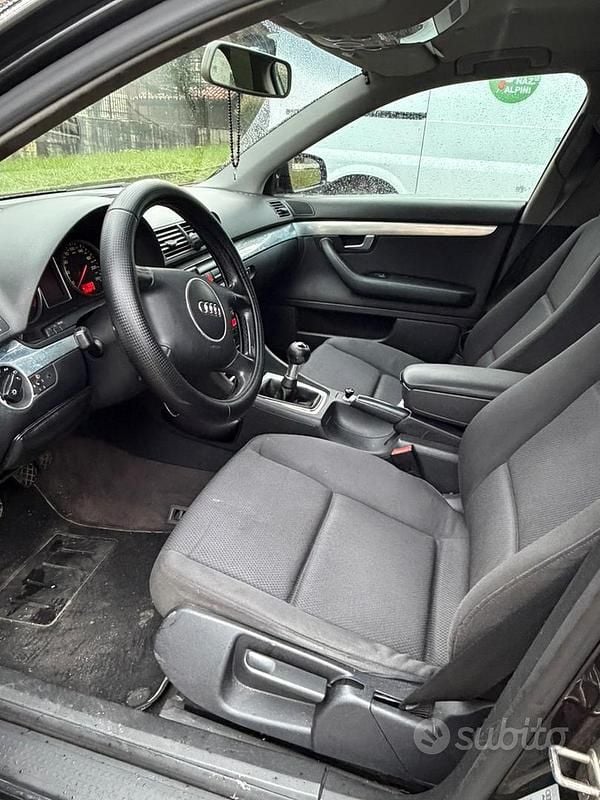 Usata Audi A4 131 CV (96 kW) 2004 Nero Station wagon