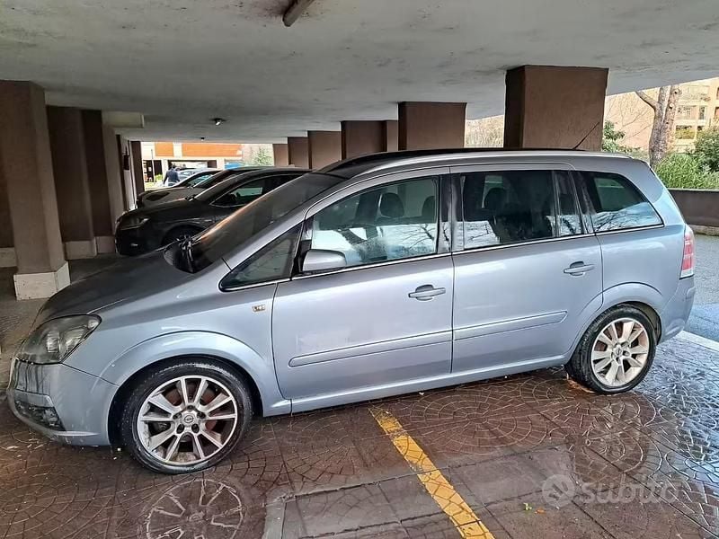 Usata Opel Zafira Cosmo 120 CV (88 kW) 2007 Grigio Monovolume