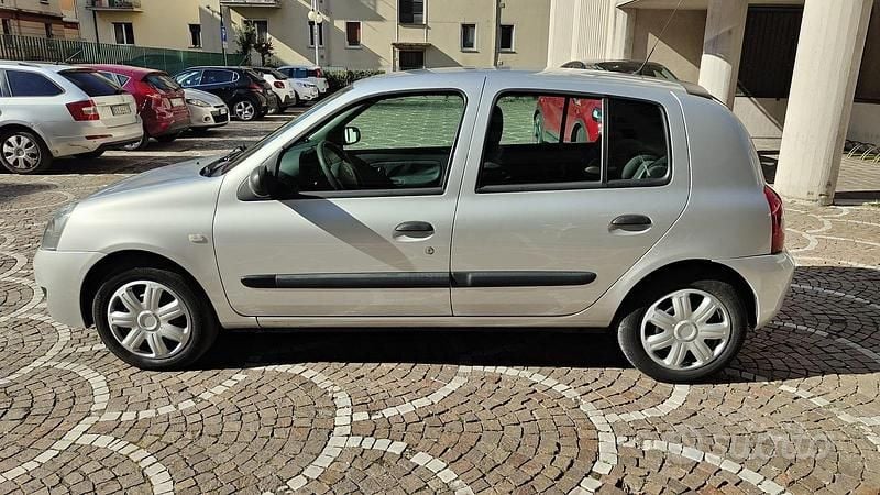 Usata Renault Clio II 2008 Grigio Utilitaria