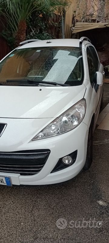 Usata 2010 Peugeot 207 Due volumi | 3000 € - Immagine 1/3