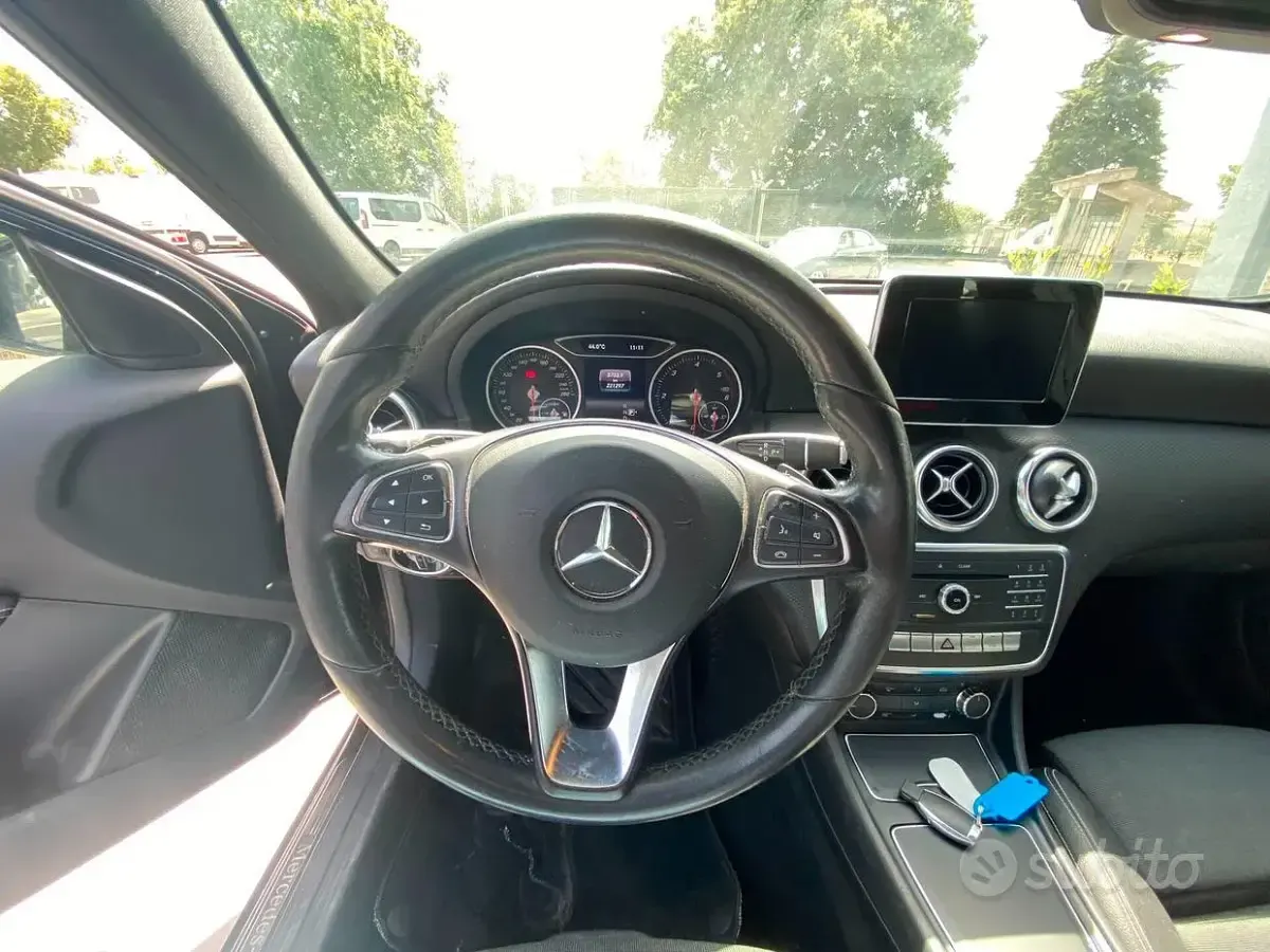 Usata Mercedes A180 Business 109 CV (80 kW) 2017 Nero Utilitaria