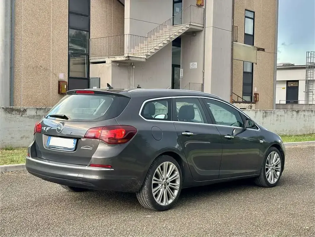 Usata Opel Astra 131 CV (96 kW) 2013 Station wagon