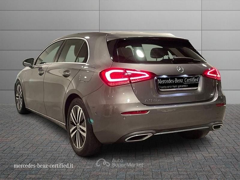 Usata Mercedes A180 116 CV (85 kW) 2021 Grigio montagna Berlina