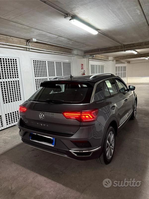 Usata VW T-Roc 150 CV (110 kW) 2018 Grigio SUV