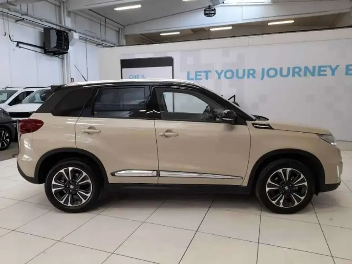 Usata Suzuki Vitara 129 CV (94 kW) 2020 Beige SUV