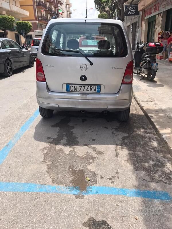 Usata Opel Agila 60 CV (44 kW) 2005 Grigio Utilitaria