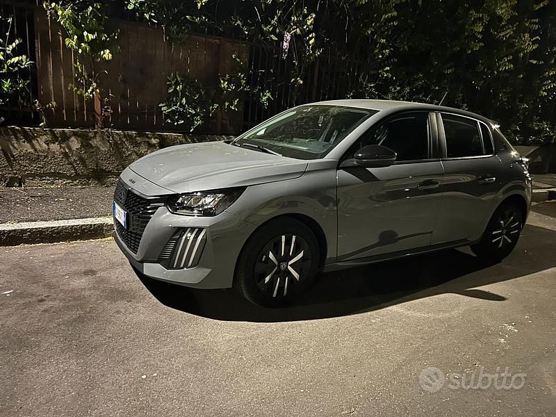 Usata Peugeot 2008 100 CV (73 kW) 2024 Grigio SUV