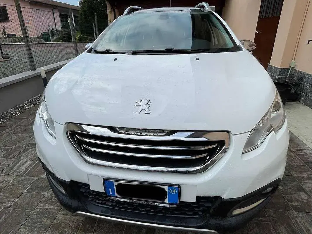 Usata Peugeot 2008 Allure 82 CV (60 kW) 2014 Bianco SUV