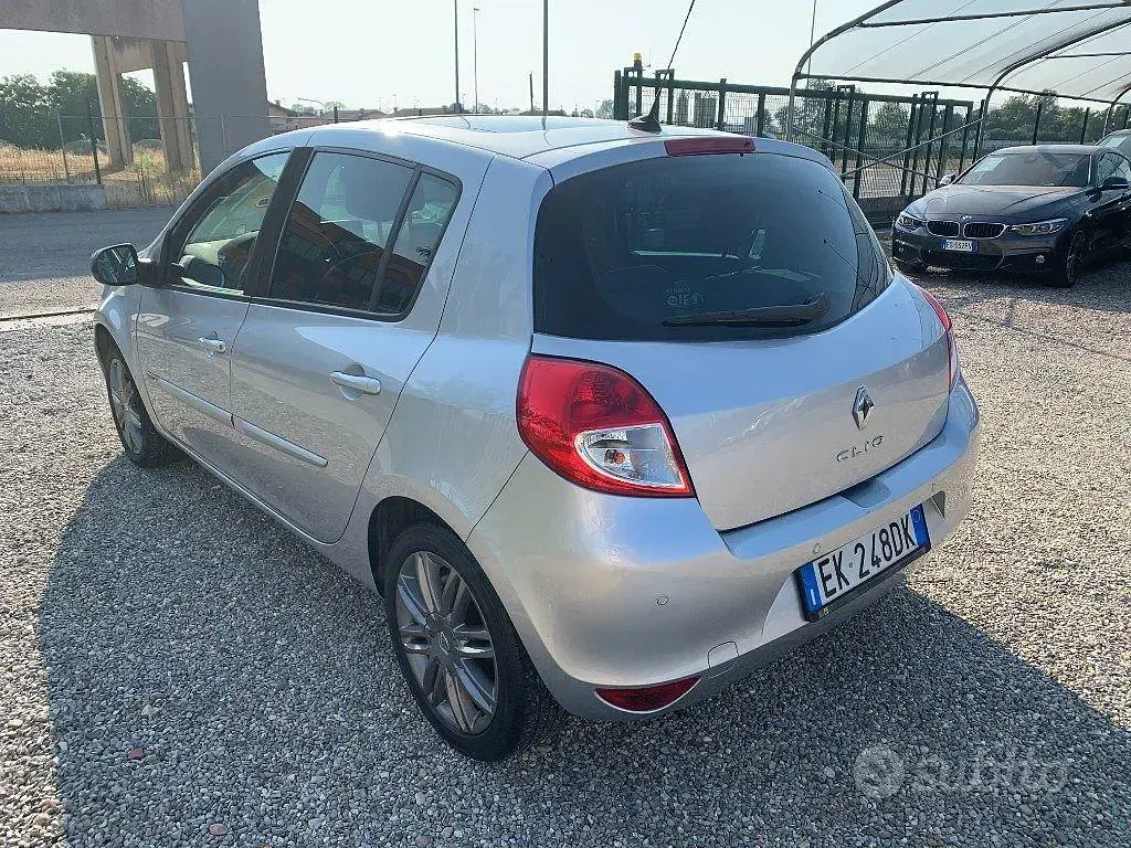 Usata Renault Clio II 75 CV (55 kW) 2011 Grigio Berlina