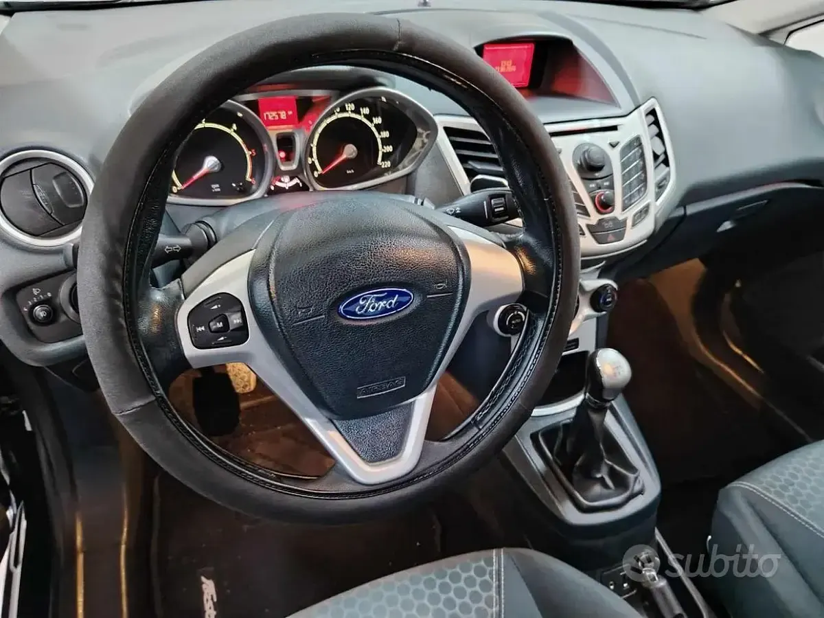 Usata Ford Fiesta Titanium 68 CV (50 kW) 2010 Nero Berlina