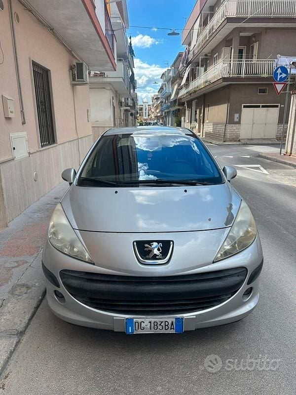 Grigio Usata 2007 Peugeot 207 Tre volumi | 2000 € (Super prezzo) - Immagine 1/4