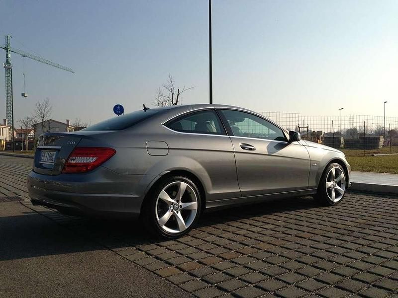 Usata Mercedes C220 Executive 170 CV (125 kW) 2012 Grigio Coupé