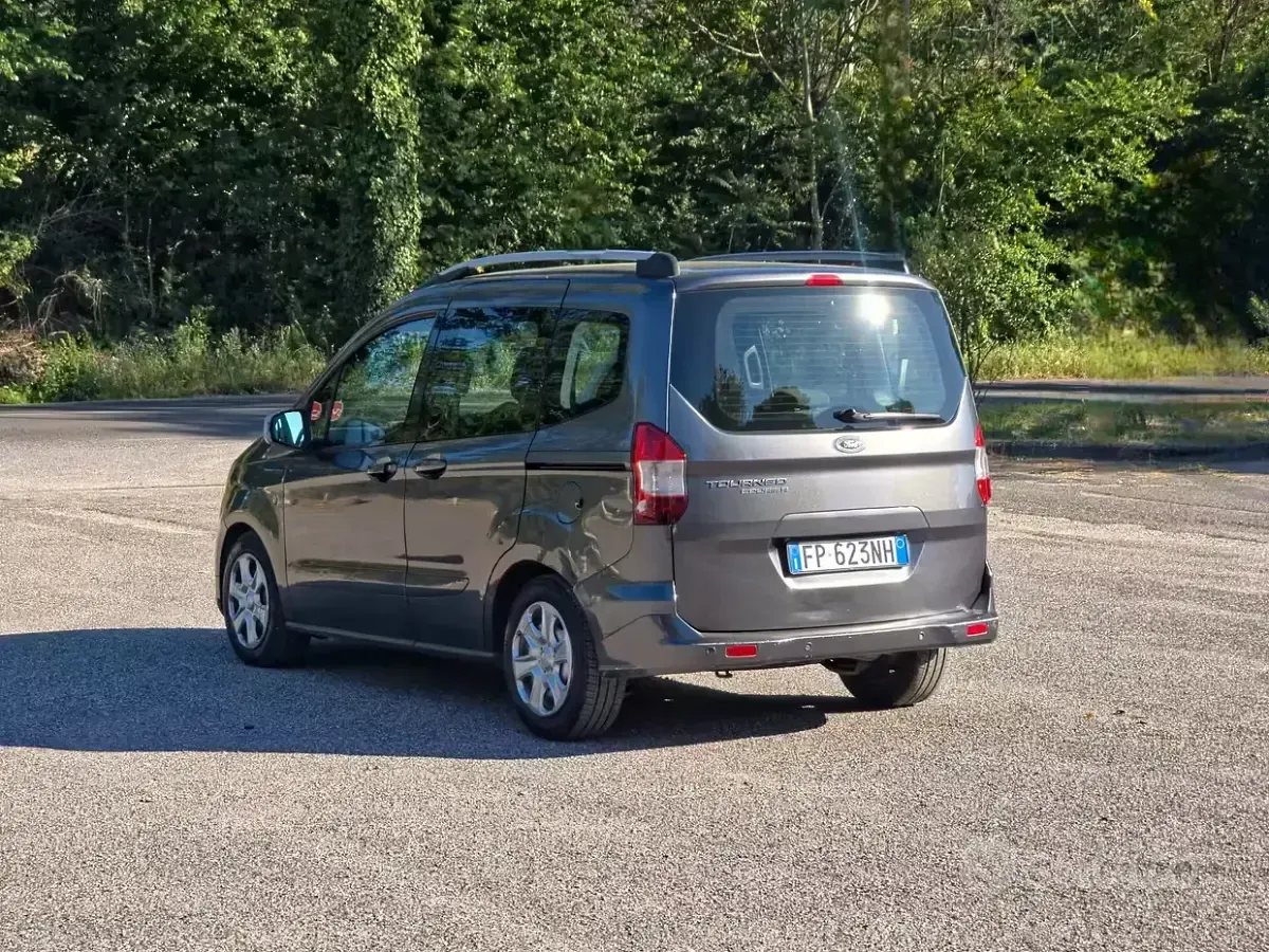 Usata Ford Tourneo Courier Sport 75 CV (55 kW) 2018 Marrone Monovolume