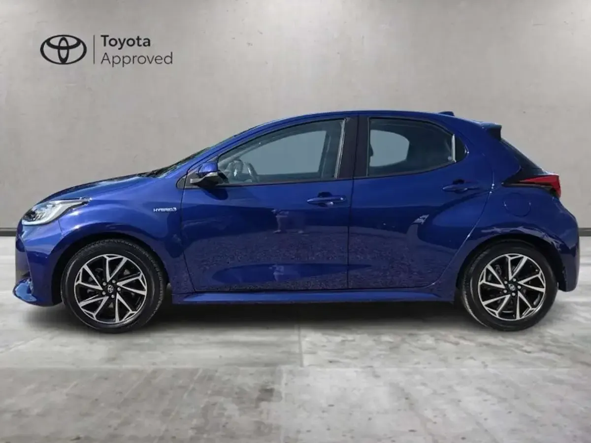 Usata Toyota Yaris Hybrid Trend 116 CV (85 kW) 2021 Juniper blu Berlina