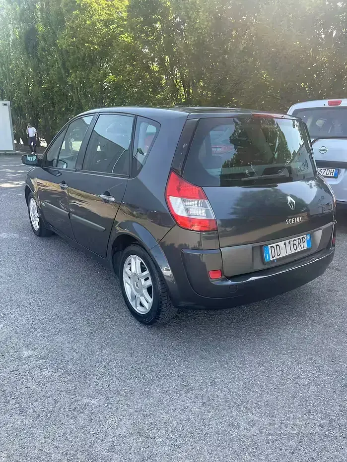 Usata Renault Scénic 106 CV (77 kW) 2008 Grigio Monovolume