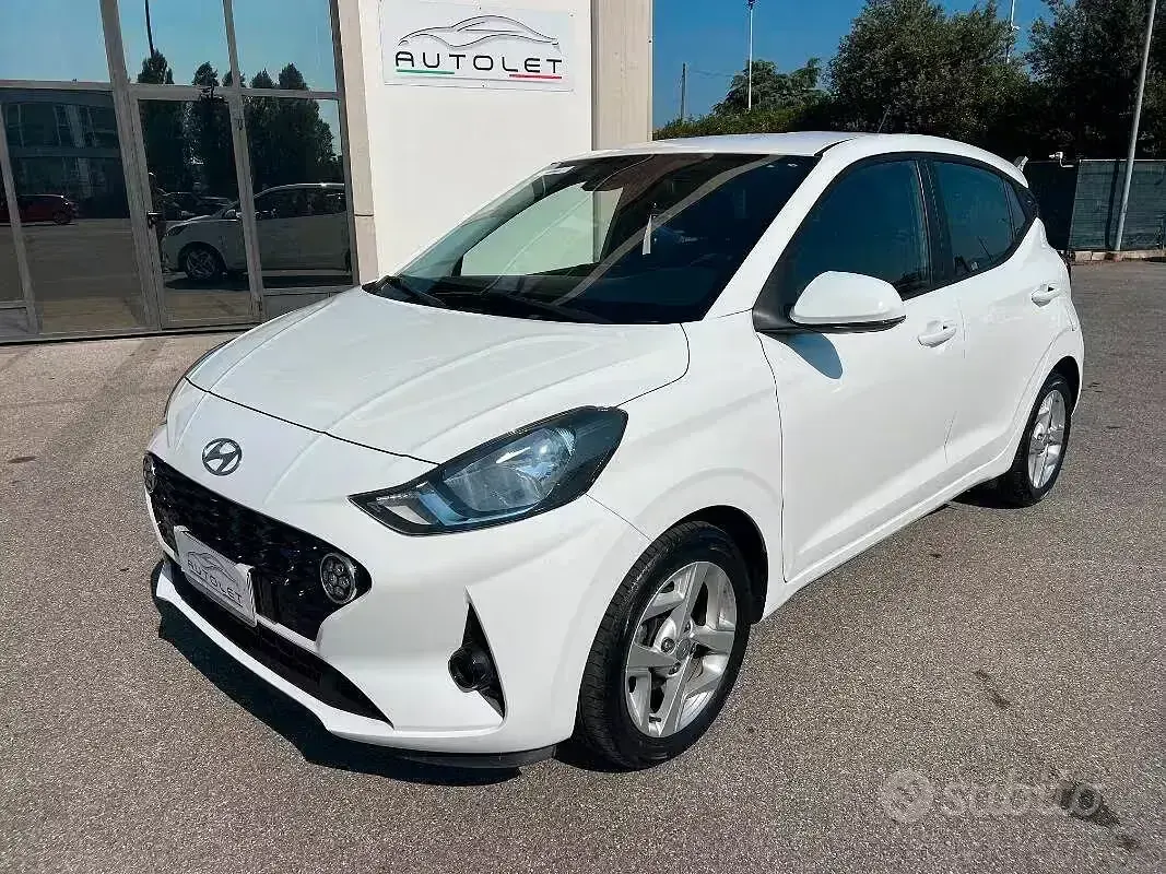 Usata Hyundai i10 Advanced 67 CV (49 kW) 2023 Bianco Utilitaria
