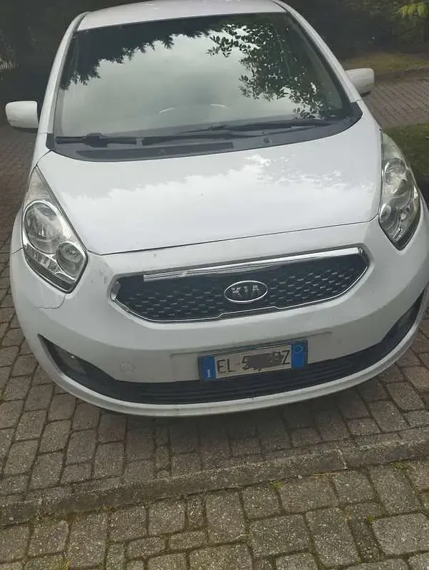 Usata Kia Venga Active 90 CV (66 kW) 2012 Bianco Utilitaria
