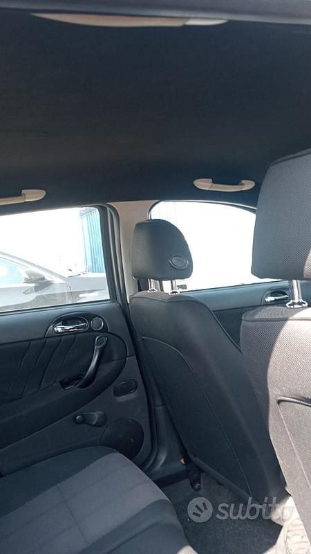 Begagnad Alfa Romeo 147 116 HK (85 kW) 2005 Grå Halvkombi