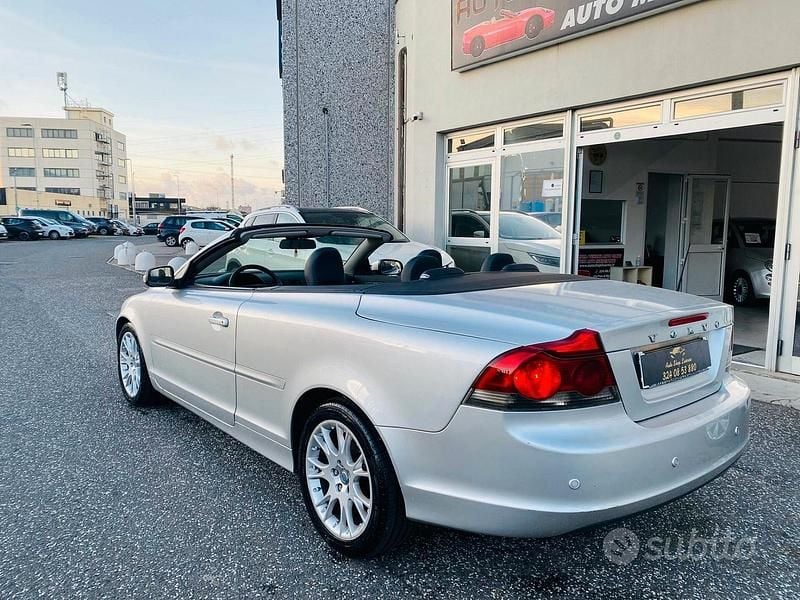 Usata Volvo C70 Summum 110 CV (80 kW) 2010 Grigio Cabrio