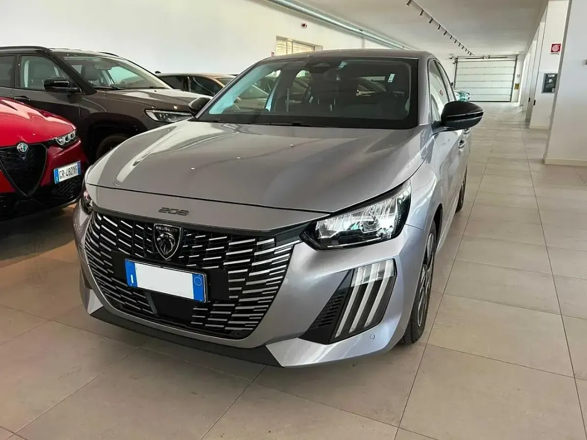 Usata Peugeot 208 Allure 101 CV (74 kW) 2025 Utilitaria