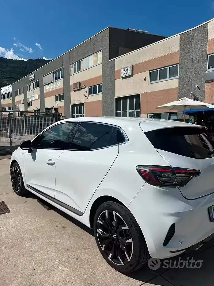 Usata Renault Clio V Techno 101 CV (74 kW) 2024 Bianco Berlina