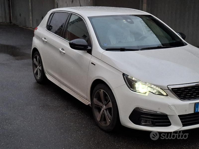Usata Peugeot 2008 130 CV (95 kW) 2018 Bianco SUV