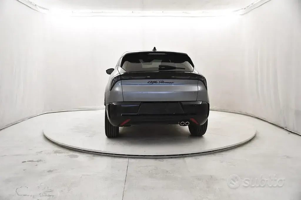 Nuova Alfa Romeo Junior Ti 145 CV (106 kW) 2026 Nero SUV