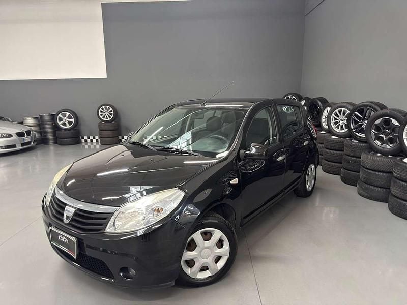 Usata Dacia Sandero Lauréate 75 CV (55 kW) 2010 Nero Berlina