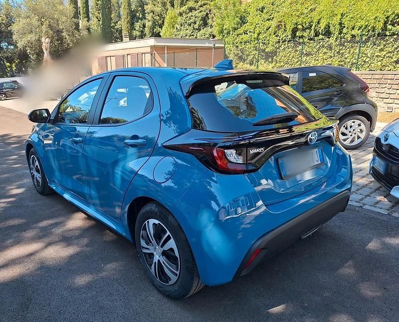 Usata Toyota Yaris Active 92 CV (67 kW) 2022 Blu Utilitaria