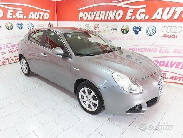 Grigio Usata 2011 Alfa Romeo Giulietta Tre volumi | 4500 € (Ottimo prezzo) - Immagine 1/4