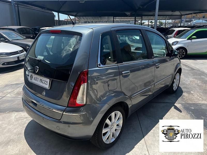 Usata Lancia Musa Gold 95 CV (69 kW) 2013 Grigio Monovolume