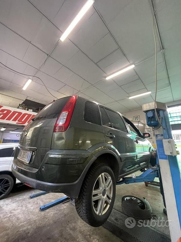 Usata Ford Fusion 80 CV (58 kW) 2006 Verde Utilitaria