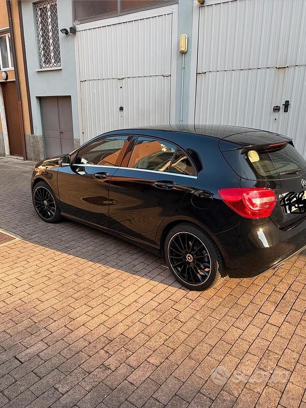 Usata Mercedes A180 Executive 122 CV (89 kW) 2014 Nero Berlina